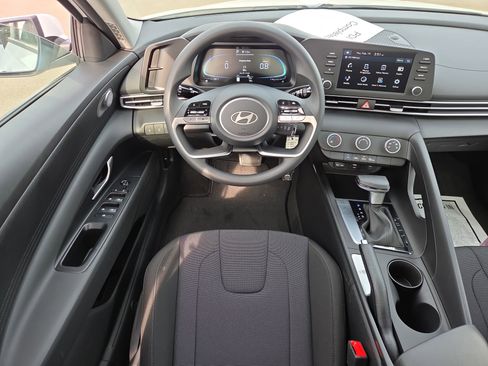 New 2026 Hyundai Elantra SE image 7