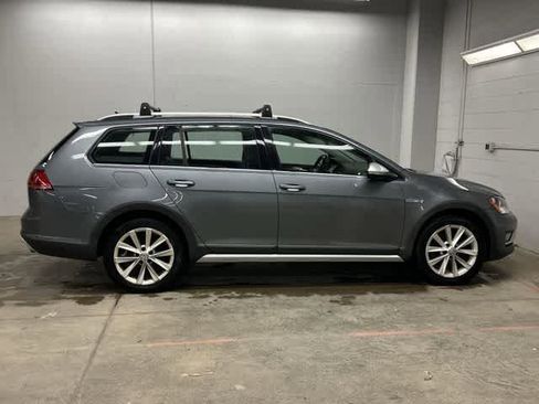 Used 2017 Volkswagen Golf Alltrack SE image 3
