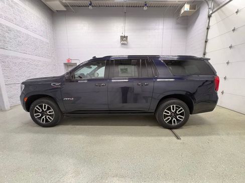 Used 2023 GMC Yukon XL AT4 w/ Technology Package image 7
