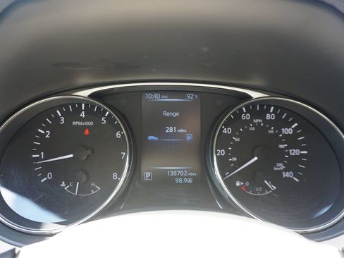 Used 2015 Nissan Rogue SV FWD image 6
