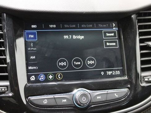 Used 2019 Chevrolet Trax LT w/ LT Convenience Package AWD/4WD image 32