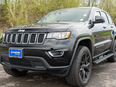 Used 2020 Jeep Grand Cherokee Laredo w/ 18" Wheel & 8.4" Radio Group AWD/4WD image 2