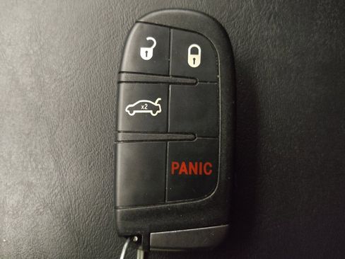 Used 2015 Dodge Journey SXT w/ Flexible Seating Group image 32