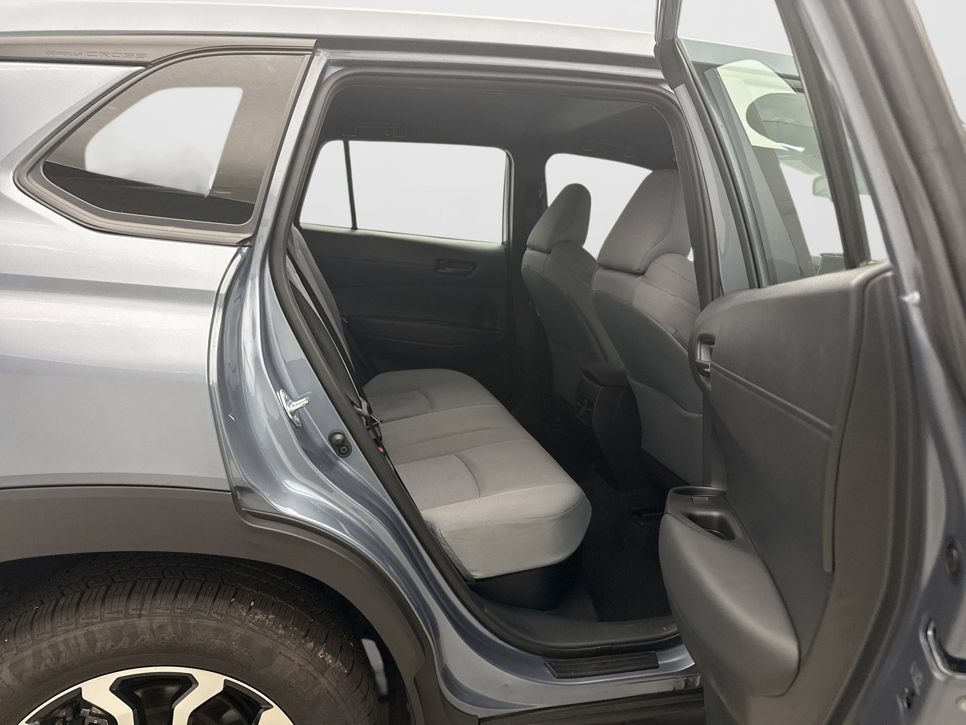 Used 2025 Toyota Corolla Cross AWD Hybrid image 17