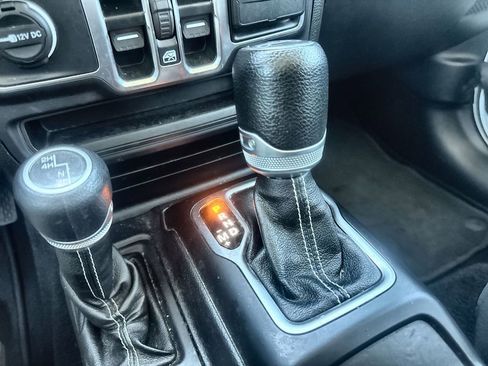 Used 2020 Jeep Wrangler Unlimited Sahara AWD/4WD image 19