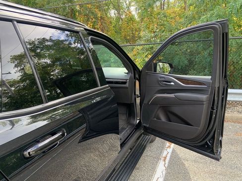 Used 2024 Cadillac Escalade Sport Platinum w/ LPO, ONYX Package image 17