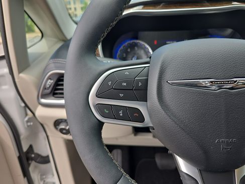 Used 2023 Chrysler Pacifica Limited w/ Uconnect Theater Family Group AWD/4WD image 32