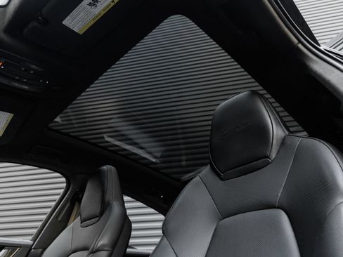 Certified 2025 Porsche Cayenne Turbo AWD/4WD image 15