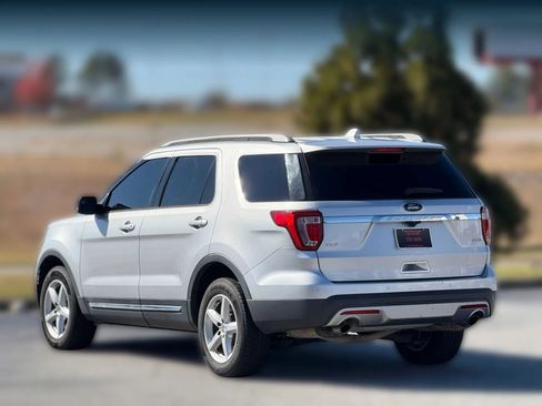 Used 2017 Ford Explorer XLT w/ Equipment Group 202A image 11