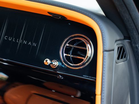 Used 2025 Rolls-Royce Cullinan image 66