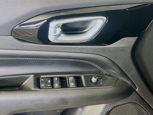 Used 2022 Jeep Compass Altitude FWD image 12