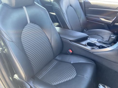 Used 2023 Toyota Camry SE FWD image 9