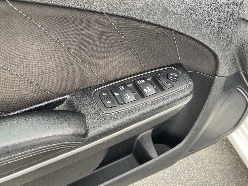 Used 2020 Dodge Charger SXT RWD image 35