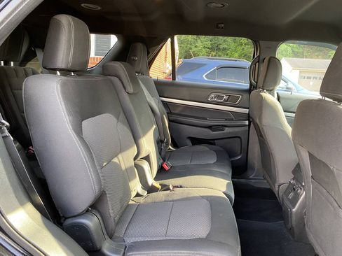 Used 2018 Ford Explorer XLT w/ Equipment Group 201A AWD/4WD image 22