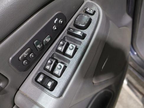 Used 2004 Chevrolet Avalanche 4x4 w/ Preferred Equipment Group image 16