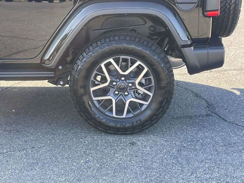 New 2025 Jeep Wrangler Unlimited Sahara w/ Technology Group AWD/4WD image 11