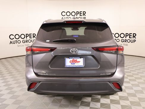 Used 2024 Toyota Highlander XLE AWD/4WD image 23