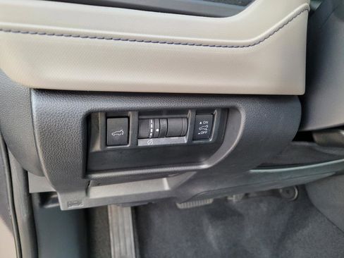 Used 2025 Subaru Forester Premium AWD/4WD image 28