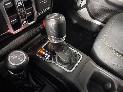 Used 2025 Jeep Wrangler Unlimited Sahara AWD/4WD image 22