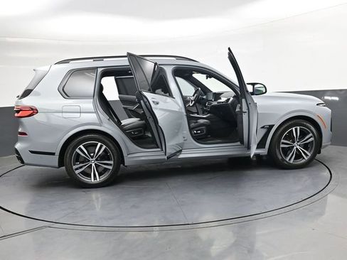 Used 2024 BMW X7 M60i AWD/4WD image 36