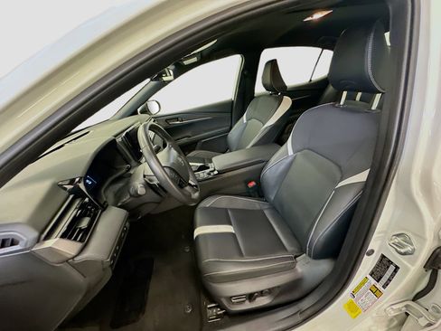 Used 2025 Toyota Camry SE FWD image 13