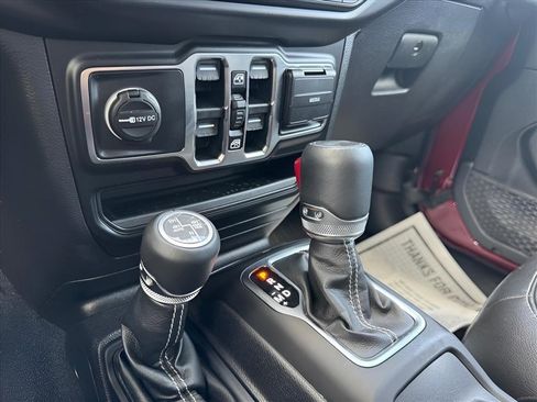 Used 2022 Jeep Wrangler Unlimited Sahara AWD/4WD image 23