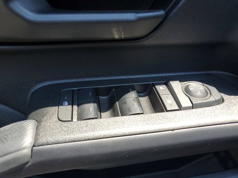 Used 2025 Toyota 4Runner SR5 AWD/4WD image 21