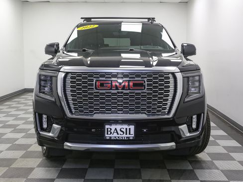 Used 2022 GMC Yukon Denali w/ Denali Premium Package AWD/4WD image 3