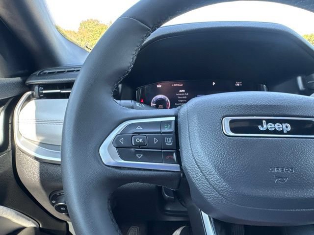 Used 2025 Jeep Compass Limited w/ Elite Group AWD/4WD image 13