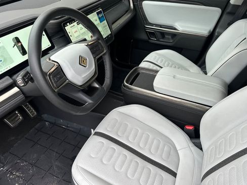 Used 2023 Rivian R1S Launch Edition image 11