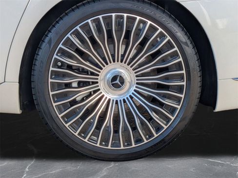Used 2023 Mercedes-Benz Maybach S 580 4MATIC image 34