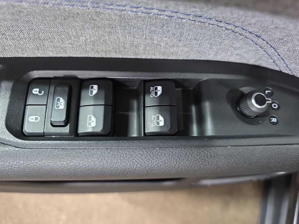 Used 2024 Jeep Compass Latitude AWD/4WD image 26