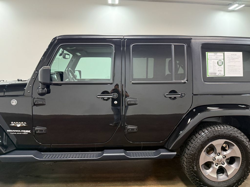 Used 2018 Jeep Wrangler Unlimited Sahara AWD/4WD image 37