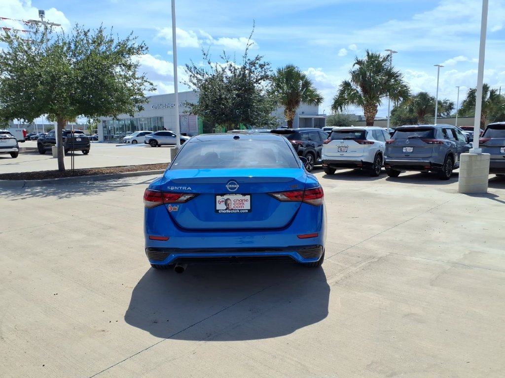 Used 2025 Nissan Sentra SR w/ SR Premium Package FWD image 4
