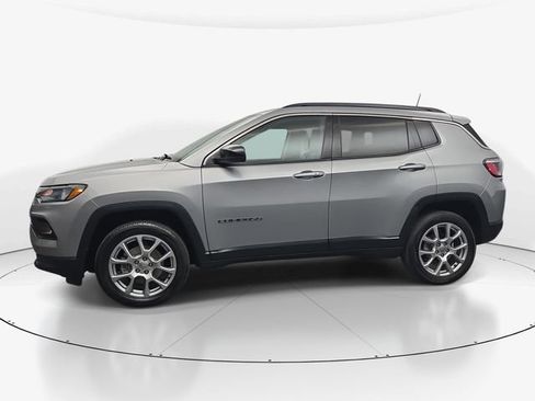 Used 2022 Jeep Compass Latitude AWD/4WD image 7