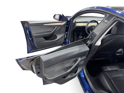 Certified 2023 Tesla Model Y AWD image 10