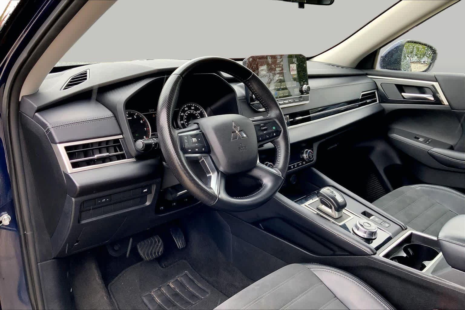 Used 2024 Mitsubishi Outlander SE AWD/4WD image 17