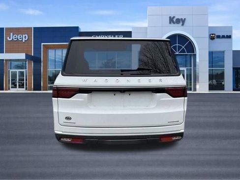Used 2022 Jeep Wagoneer Series III AWD/4WD image 5