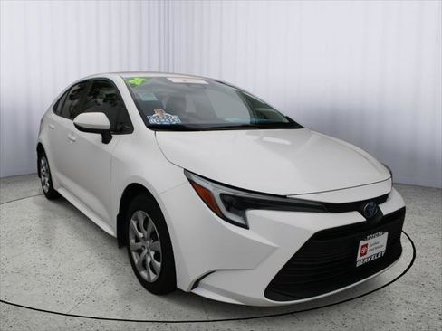 Certified 2024 Toyota Corolla LE image 1