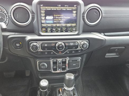Used 2021 Jeep Gladiator Overland w/ Popular Equipment Package AWD/4WD image 17