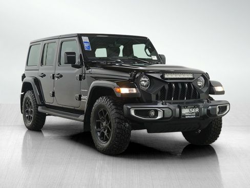 Used 2023 Jeep Wrangler Unlimited Sahara w/ Cold Weather Group AWD/4WD image 8