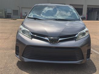 Used 2020 Toyota Sienna LE w/ LE Preferred Package FWD video 2