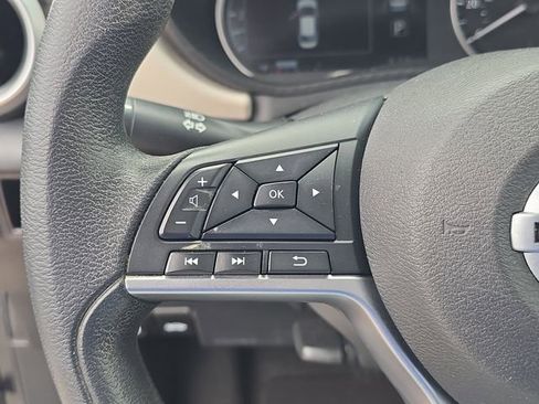 Used 2021 Nissan Versa SV FWD image 29