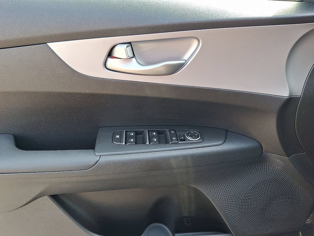Used 2023 Kia Forte LXS w/ LXS Technology Package FWD image 13