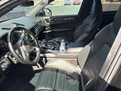 Used 2019 Porsche Cayenne Turbo AWD/4WD image 5
