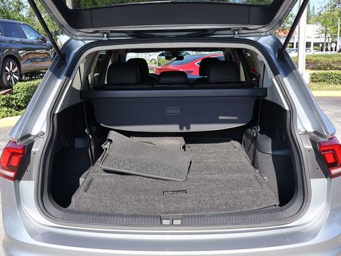 Used 2023 Volkswagen Tiguan SE FWD image 16