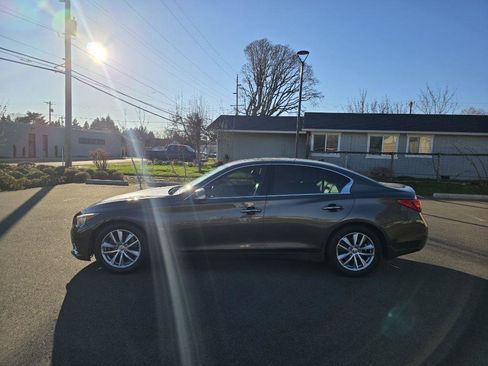 Used 2015 INFINITI Q50 Premium w/ Navigation Package image 8