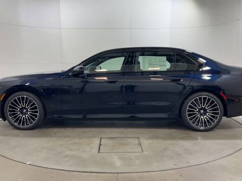New 2026 BMW 750e xDrive w/ Premium Package image 5