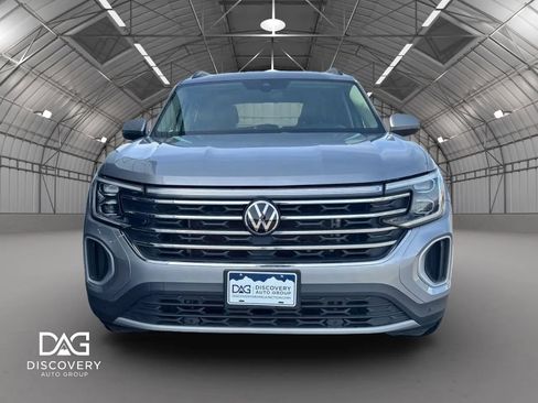 Used 2024 Volkswagen Atlas SE AWD/4WD image 2