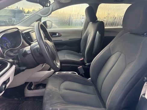 Used 2017 Chrysler Pacifica LX w/ Tire & Wheel Group image 16